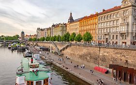 Cozy Homestay At Prague Main Station